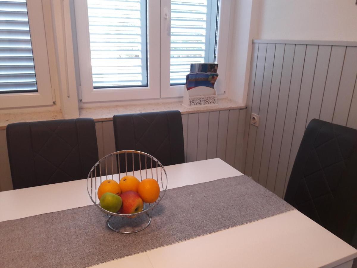 קרק Apartman-Maja-Krk מראה חיצוני תמונה