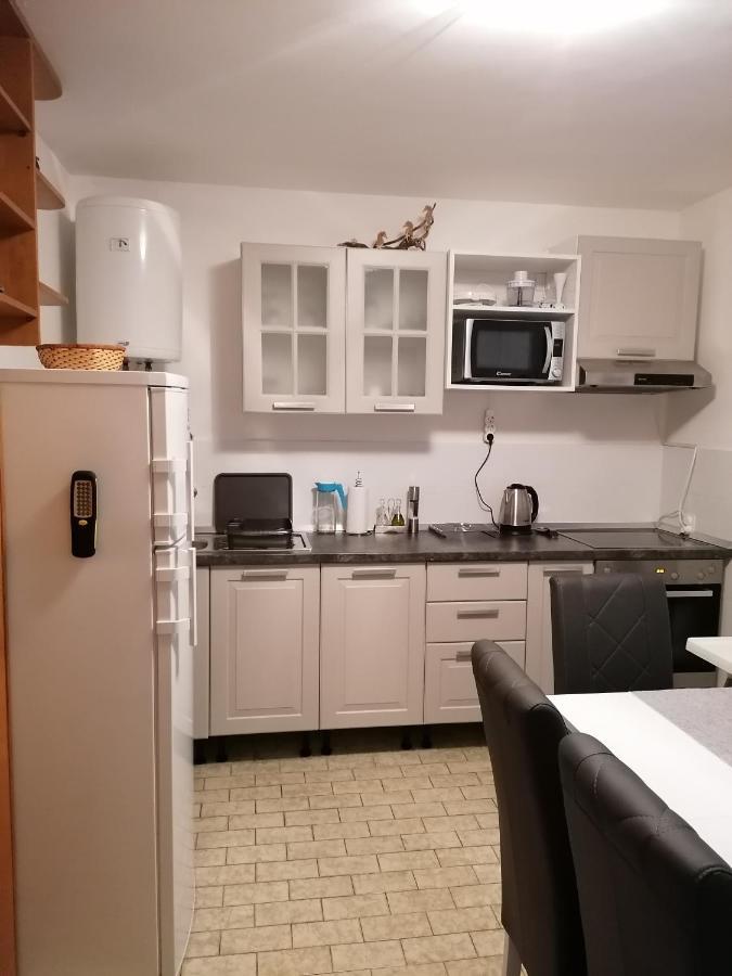 קרק Apartman-Maja-Krk מראה חיצוני תמונה