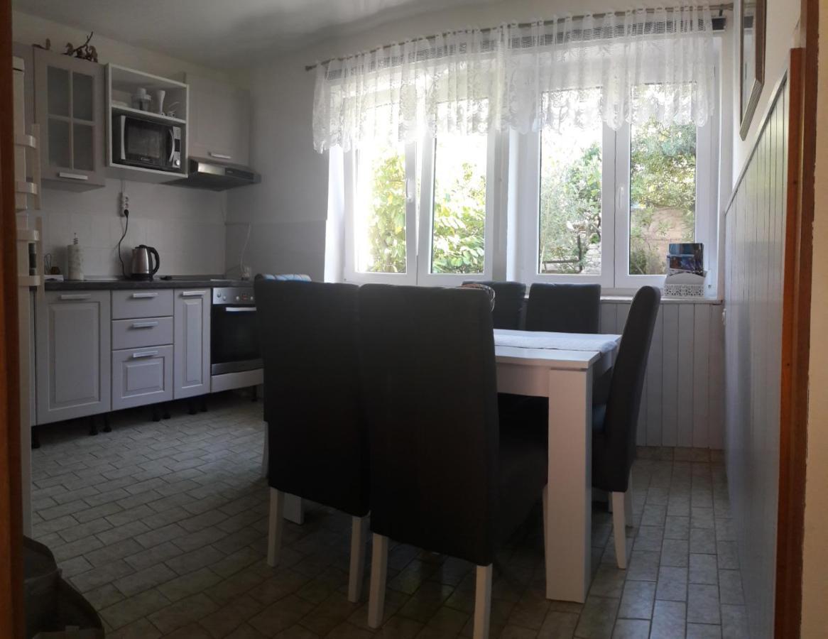 קרק Apartman-Maja-Krk מראה חיצוני תמונה